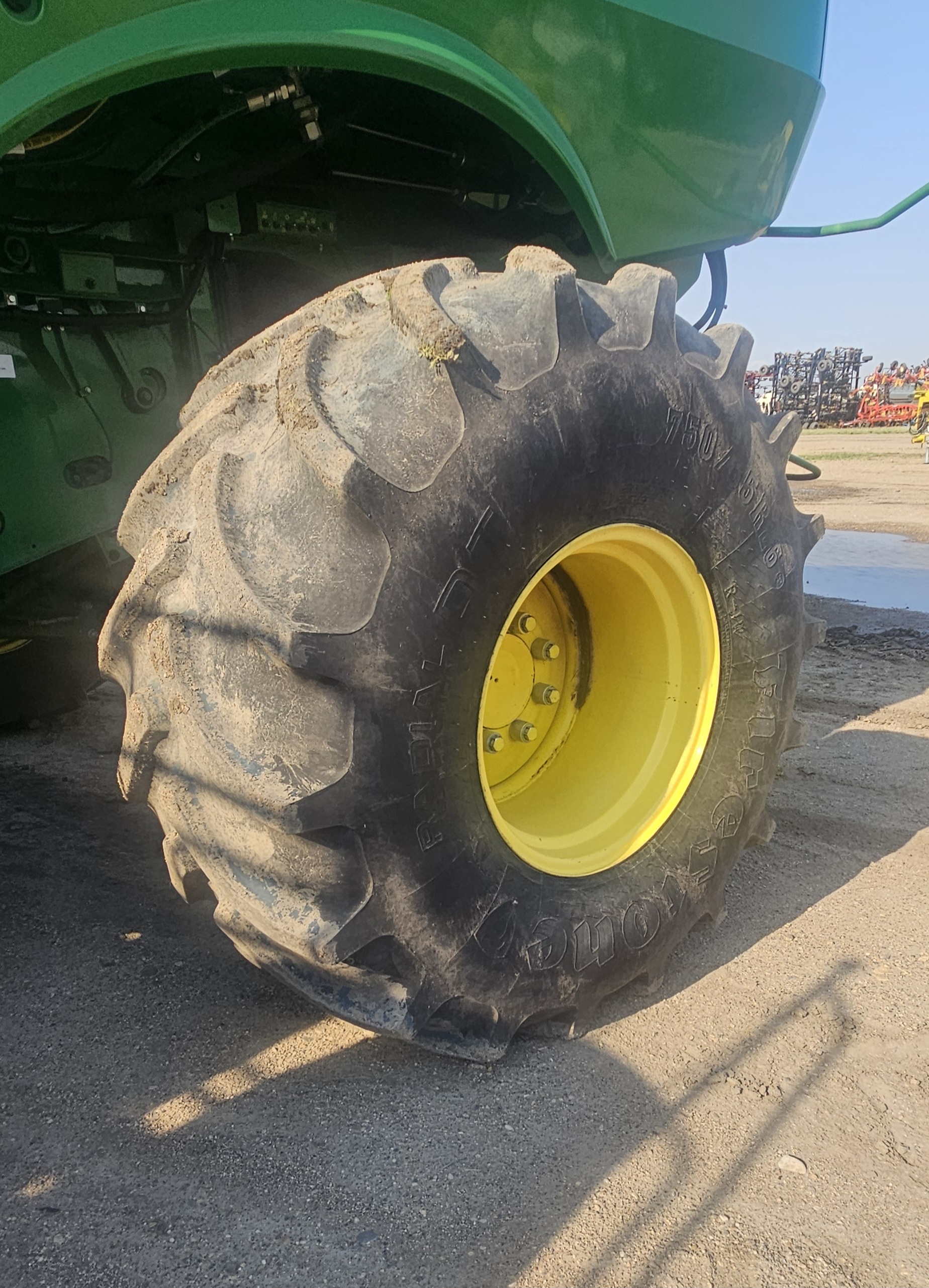 2015 John Deere S690 Combine