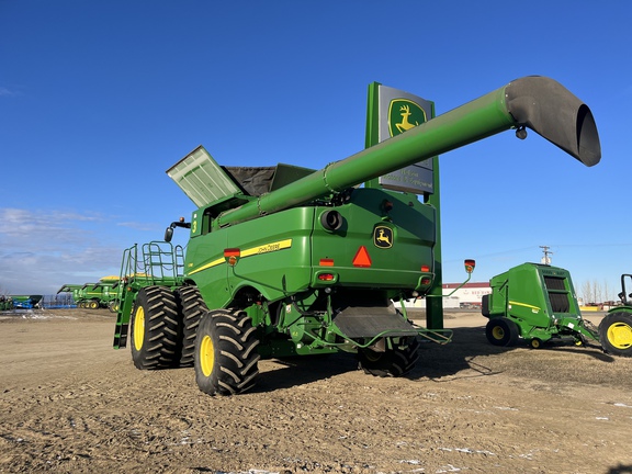 2019 John Deere S780 Combine