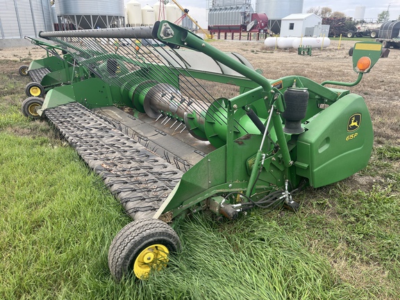 2011 John Deere 615P Header Combine