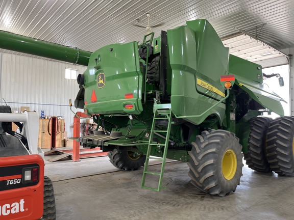 2022 John Deere S780 Combine