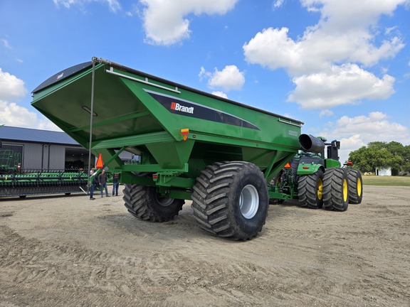 2019 Brandt 1322XR Grain Cart