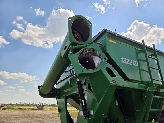 2019 Brandt 1322XR Grain Cart