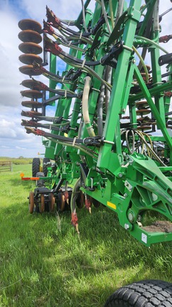 2014 John Deere 1830 W/1910 Air Seeder