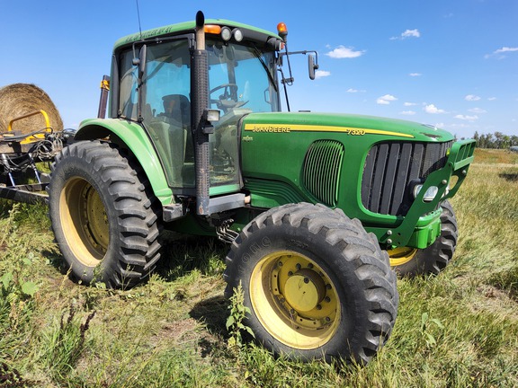 2004 John Deere 7320 Tractor