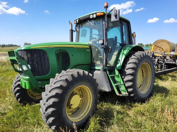 2004 John Deere 7320 Tractor
