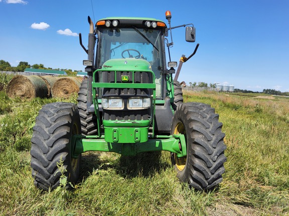 2004 John Deere 7320 Tractor