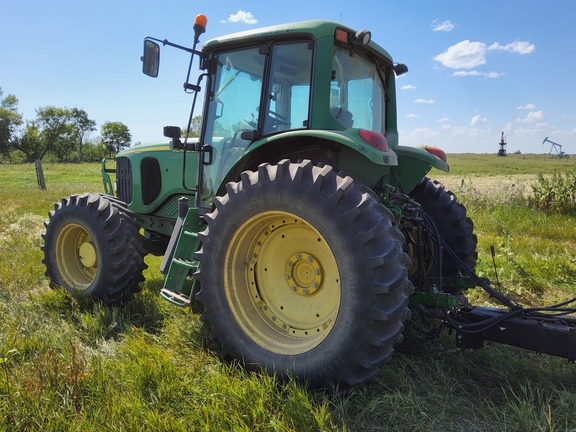 2004 John Deere 7320 Tractor