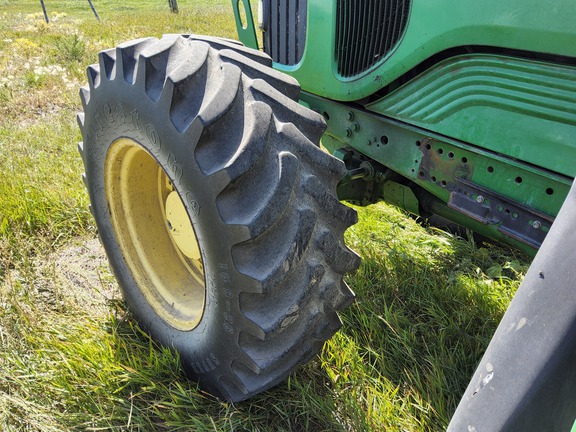 2004 John Deere 7320 Tractor