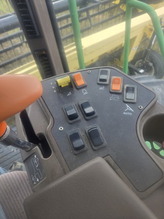 2007 John Deere 4895 Windrower