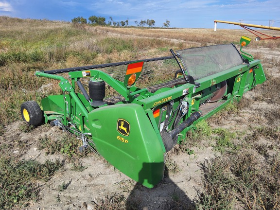 2015 John Deere 615P Header Combine