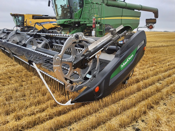2022 MacDon FD240 Header Combine