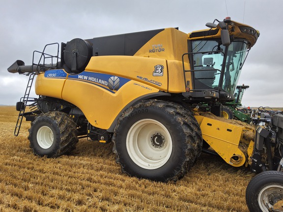 2022 New Holland CR8.90 Combine