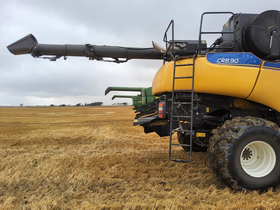 2022 New Holland CR8.90 Combine