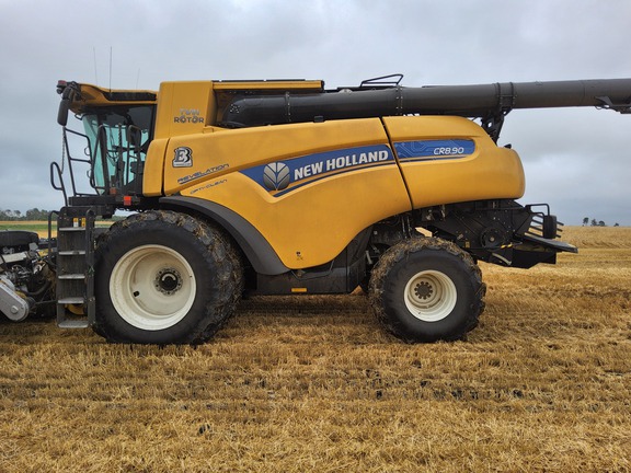 2022 New Holland CR8.90 Combine