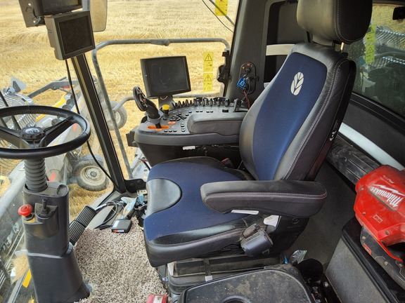 2022 New Holland CR8.90 Combine