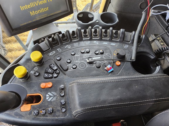 2022 New Holland CR8.90 Combine