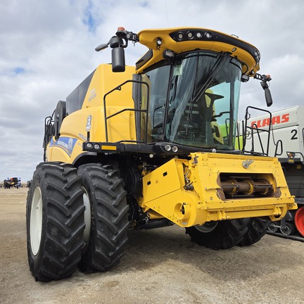 2022 New Holland CR8.90 Combine