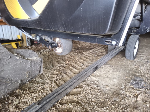 2019 MacDon FD140 Header Combine