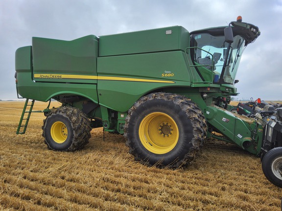 2017 John Deere S680 Combine