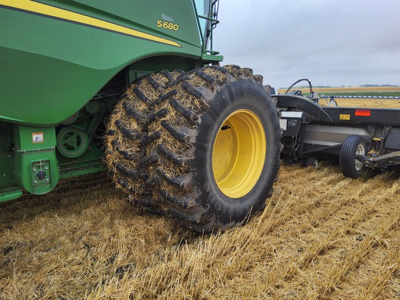 2017 John Deere S680 Combine