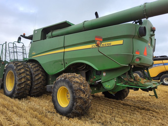 2017 John Deere S680 Combine