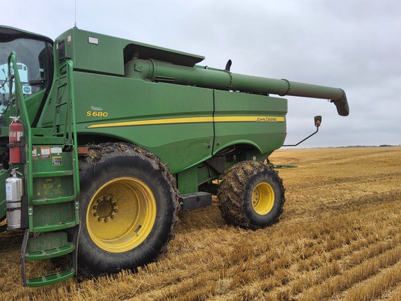 2017 John Deere S680 Combine