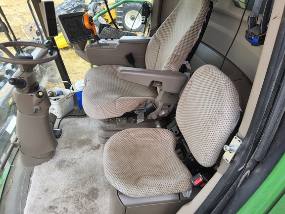 2017 John Deere S680 Combine