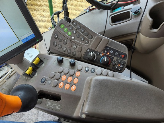 2017 John Deere S680 Combine