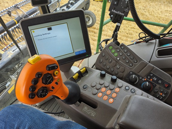 2017 John Deere S680 Combine