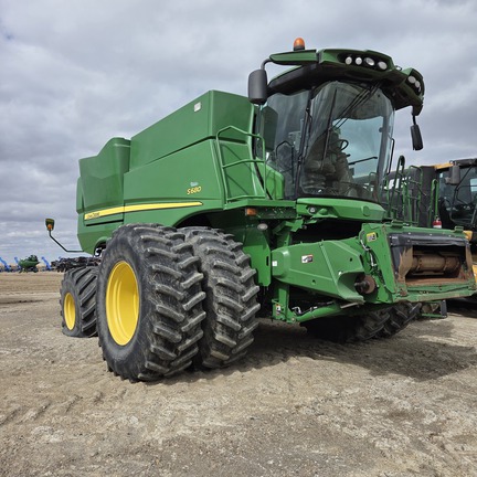 2017 John Deere S680 Combine
