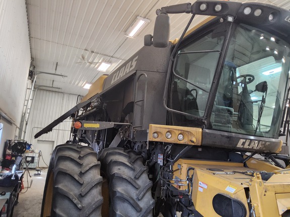2019 CLAAS 740 Combine