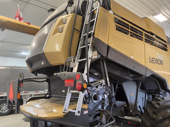 2019 CLAAS 740 Combine