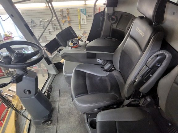 2019 CLAAS 740 Combine