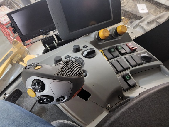 2019 CLAAS 740 Combine