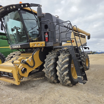 2019 CLAAS 740 Combine