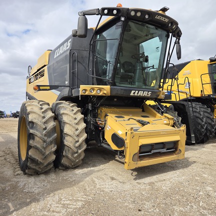 2019 CLAAS 740 Combine