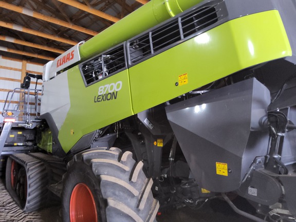 2022 CLAAS 8700TT Combine