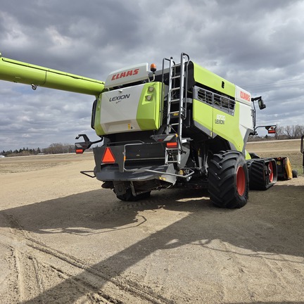 2022 CLAAS 8700TT Combine