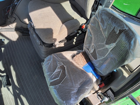 2018 John Deere 9520R Tractor 4WD