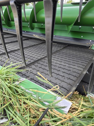 2021 John Deere HD40R Header Combine