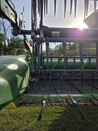 2021 John Deere HD40R Header Combine