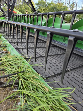 2021 John Deere HD40R Header Combine