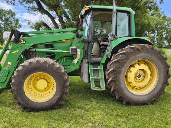 2010 John Deere 7230 Premium Tractor