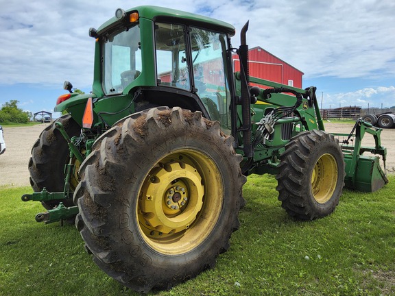 2010 John Deere 7230 Premium Tractor