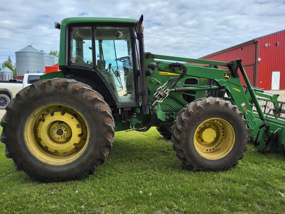 2010 John Deere 7230 Premium Tractor
