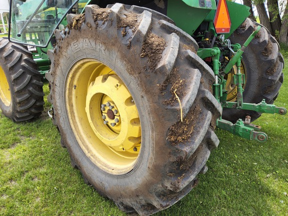 2010 John Deere 7230 Premium Tractor