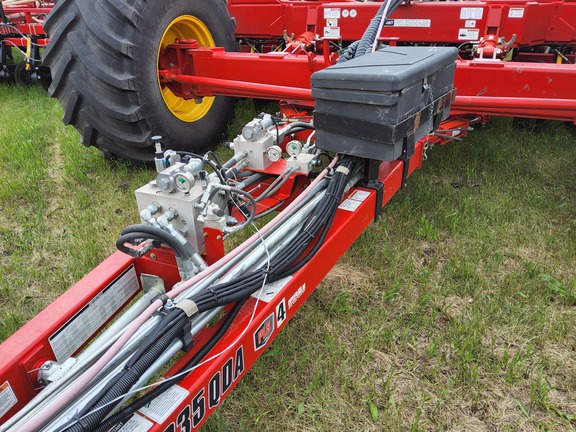 2022 Bourgault 3335QDA Air Seeder