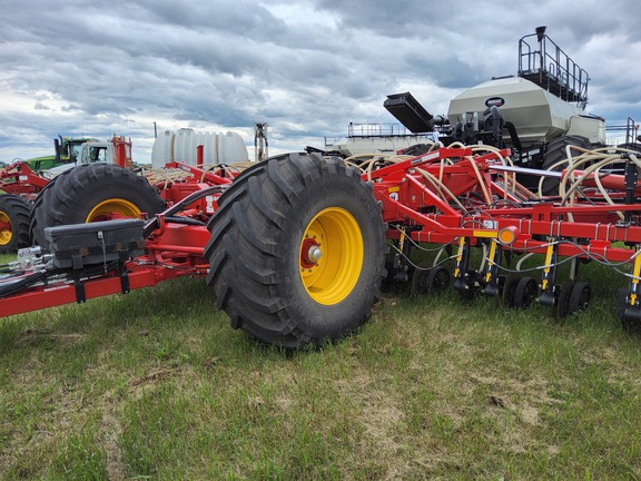 2022 Bourgault 3335QDA Air Seeder
