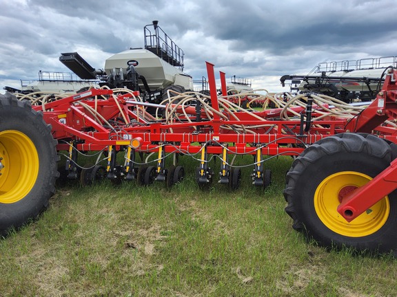 2022 Bourgault 3335QDA Air Seeder