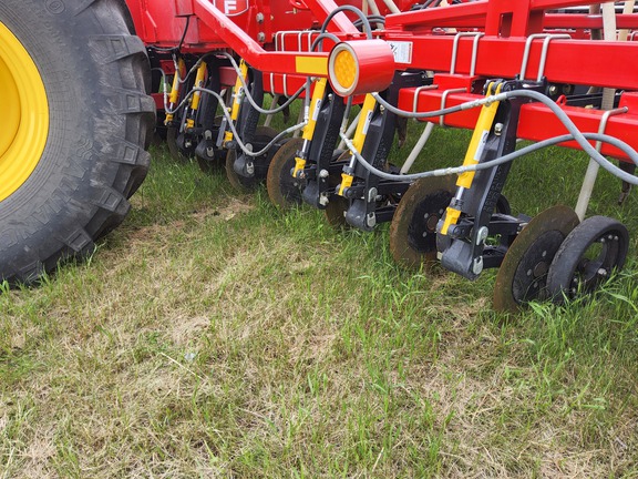 2022 Bourgault 3335QDA Air Seeder